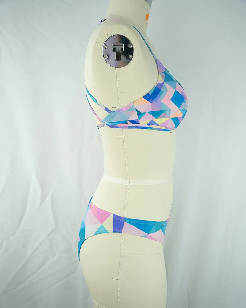 Vibrant Geometric Print Bikini Swimsuit (2)